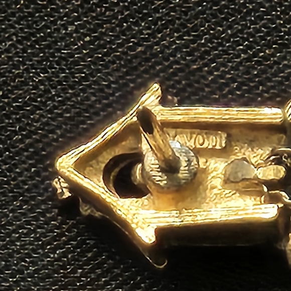 Avon Cuckoo Clock Pin - Picture 5 of 5